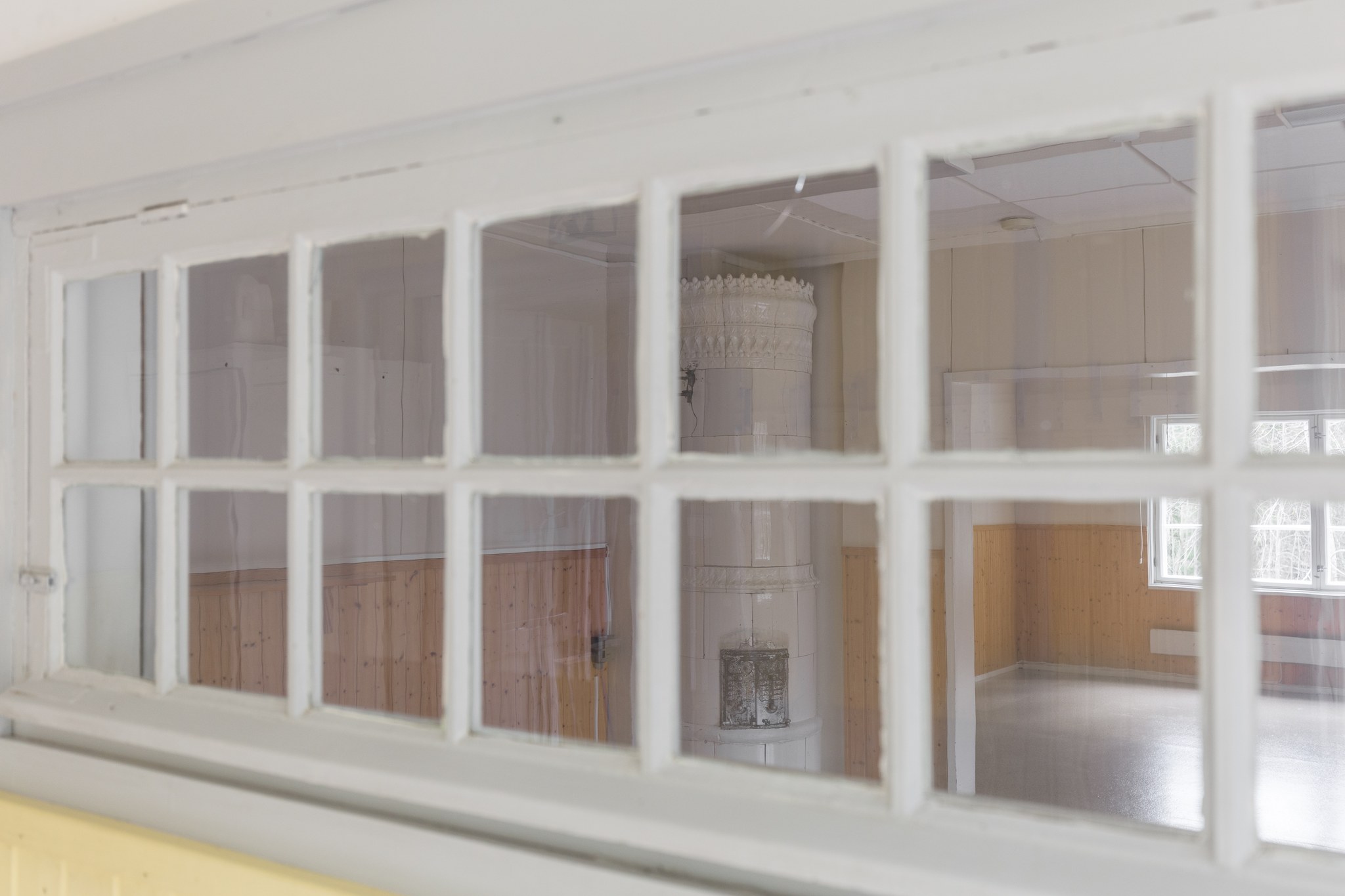 Kesälän salit eteisen lasin läpi katsottuna, Muistotilaisuudet / Kirkkonummi